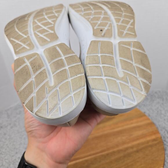 Oofos Womens 6 Oomg eeZee Low White Tan Camo Casual Recovery Daily Slip On Shoe - Picture 12 of 14